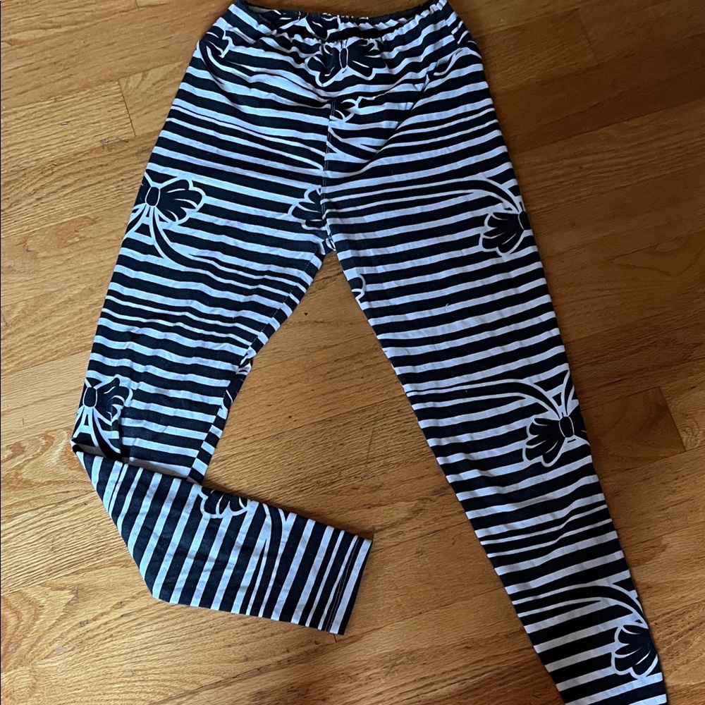 LuLaRoe Black and White Patterned Leggings so soft!